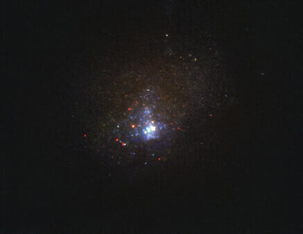 矮小銀河「PHL 293B（キンマン矮小銀河）」