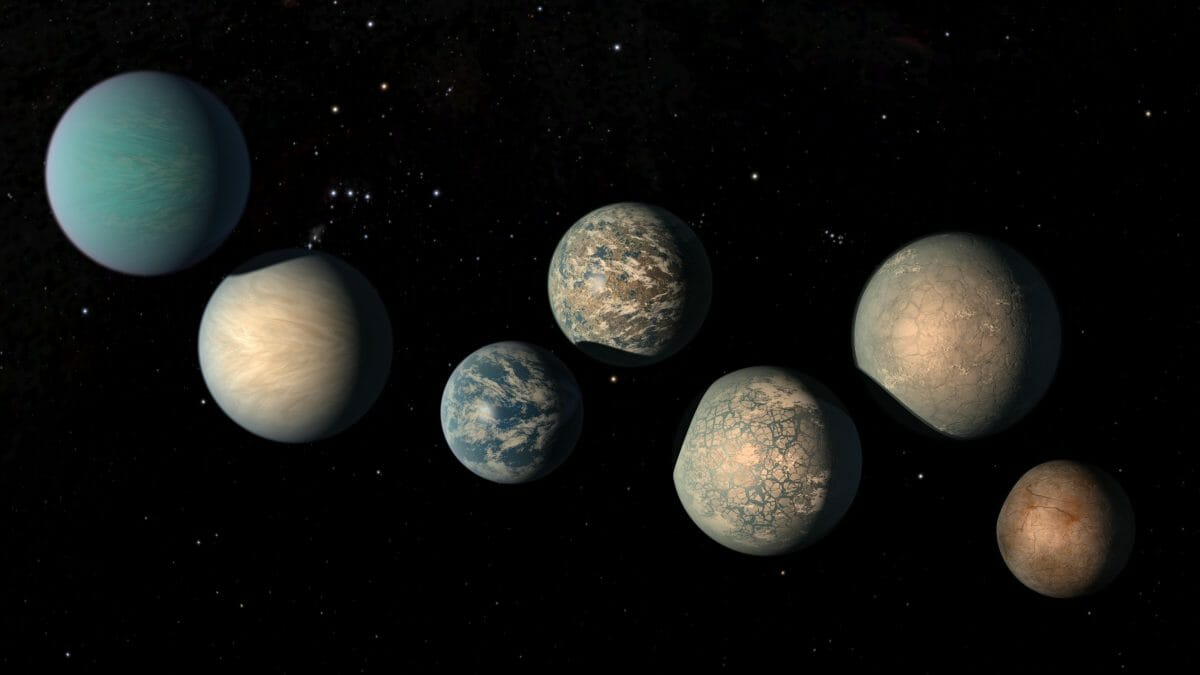 赤色矮星「TRAPPIST-1」を公転する7つの系外惑星を描いた想像図