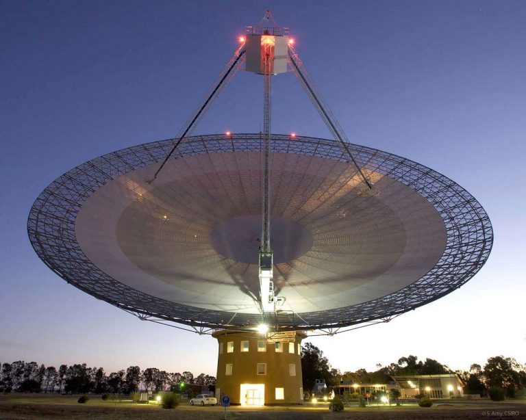 パークス天文台の64m電波望遠鏡