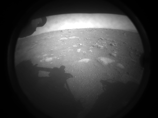 火星からのパーサヴィアランスローバーの最初の画像