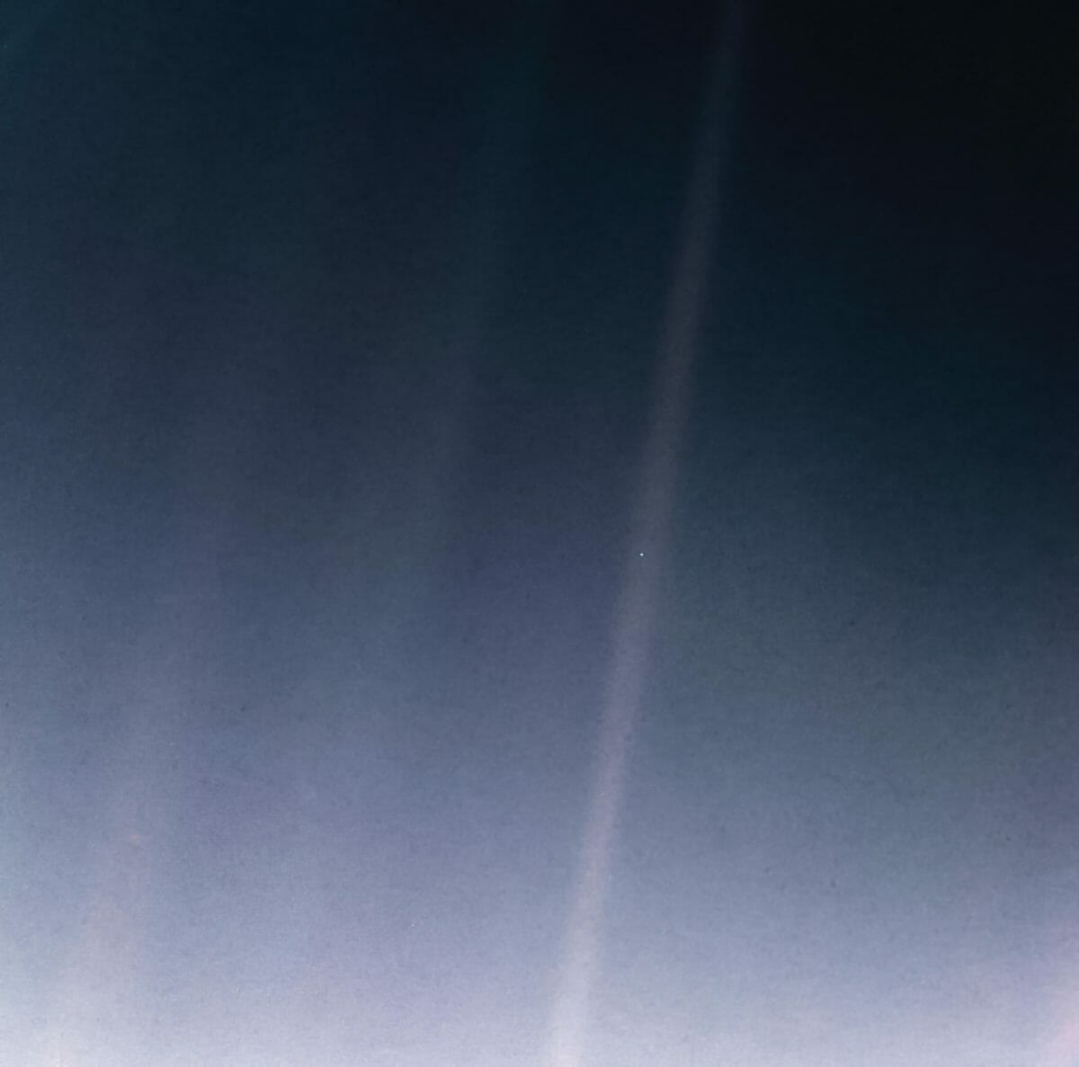 ボイジャー1号が撮影した「ペイル・ブルー・ドット」