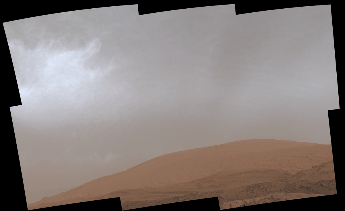 火星探査車「キュリオシティ」が撮影した虹色の雲1