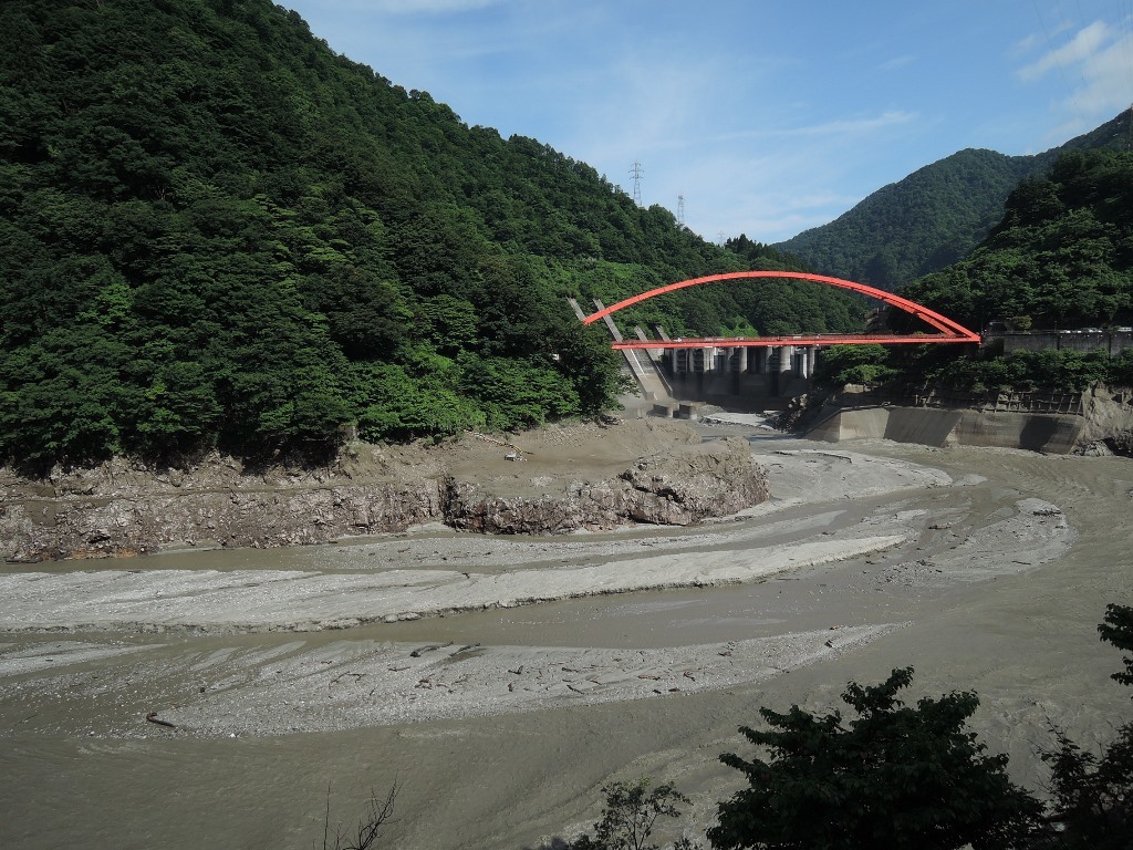 宇奈月ダム排砂中