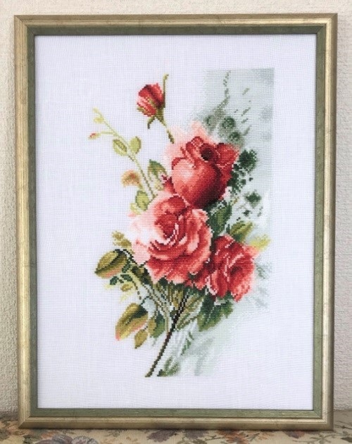 Red Roses Bouquet の額装です。 - かおるのStitch Diary