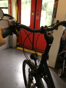 電車と地下鉄内に自転車を持ち込むこともその一つ