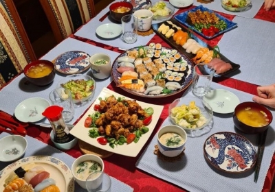 お寿司だけでは寂しいので 唐揚げ、（めんどくさかったけど）ヤキトリ、茶碗蒸し、なめこ汁を作りました。