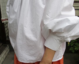 オレンジ色の花刺繍のバルーンスカート